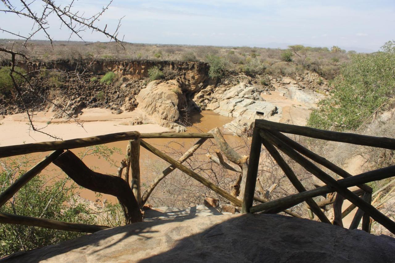 Lion'S Cave Camp, Samburu Villa Archers Post ภายนอก รูปภาพ
